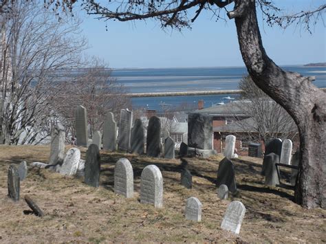 Exploring the Historic Burial Hill in Plymouth, Massachusetts