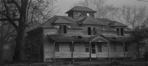 Old Spooky House In Benton Arkansas On A Foggy Morning Abandoned Buildings Abandoned Places