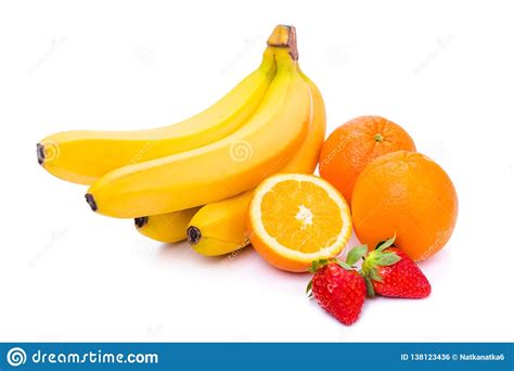 Frutas Tropicais Bananas Laranjas E Morangos Isolado No Fundo Branco