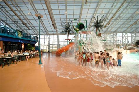 Americana Resort Niagara Falls Waves Indoor Waterpark Gallery Niagara Falls Hotels Indoor