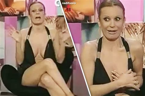 Stunning Presenter Suffers Nip Slip On Live Tv And Doesnt Realise