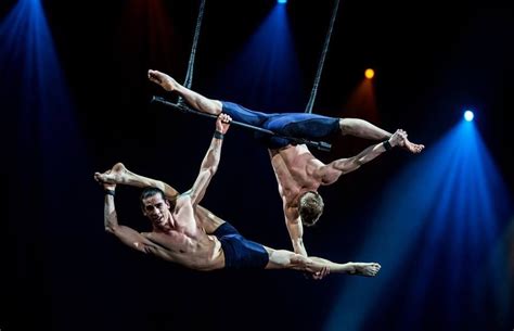 Duo Male Trapeze Trapez Zirkus