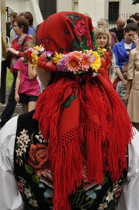 folk costume from Łowicz poland polish folk costumes polskie stroje ludowe poland