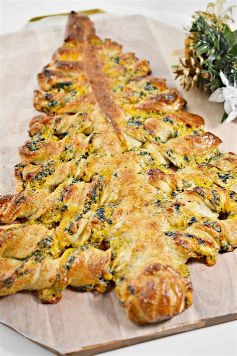 This dish is fresh, delicious and so easy to prepare. Recipe for christmas tree spinach dip breadsticks ...