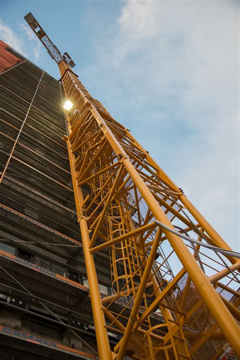 View a detailed profile of the structure 109592 including further data and descriptions in the emporis. Leo - Poseidon-Haus wurde revitalisiert und erweitert ...