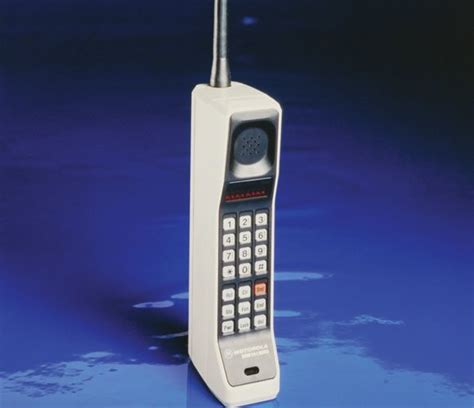 Motorola Dynatac 8000x Portable Cellular Phone 1983 Motorola Phones