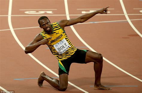Usain Bolt Wins 200m Gold Medal But Falls Over Photographer