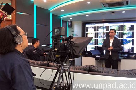 Pendaftar smup unpad 2021 untuk program sarjana s1 bisa memilih salah satu dari 2 skema pembukaan jalur ujian mandiri unpad 2021 atau smup sarjana jalur mandiri telah diumumkan materi ujian smup berupa ujian tes kemampuan belajar (tkb). FEB Unpad Kembali Fasilitasi Kuliah Online Digital Talent ...
