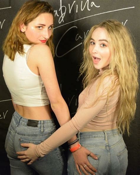 Sabrina Carpenter With A Fan Sexy Jeans Girl Sabrina Carpenter Sexy Women Jeans
