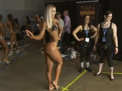 Frances Abbott Shows Off Bodybuilding Physique At Fitness Expo In