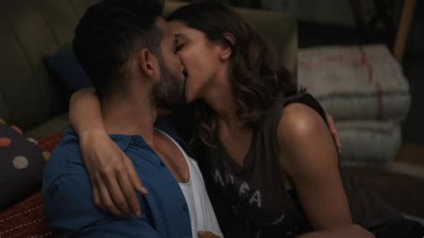 Gehraiyaan Trailer Moments From Deepika Padukone Siddhant Chaturvedi Ananya Panday And