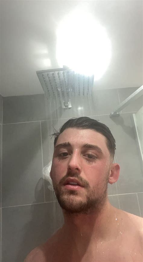 hungtradiex on twitter love a shower after gym 😘