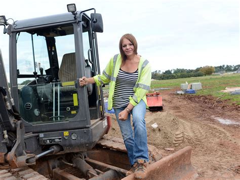 Macho Digger Driver Shocks Workmates By Becoming A Woman Mirror Online
