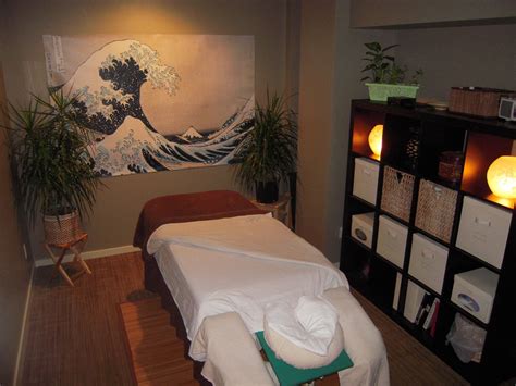 Tipping Etiquette In Massage Therapy Massage Room Decor Massage Therapy Rooms Massage Room
