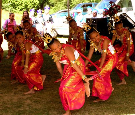 Traditional Dance | Hmong Festival of Manitowoc County 2008,… | Flickr