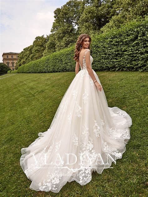 Browse our gorgeous, affordable wedding dresses available if you are looking for the latest collection of cheap prom dresses online, then you have come to the right place. Buy Cheap Wedding Dresses UK at Affordable Cost | Flake ...