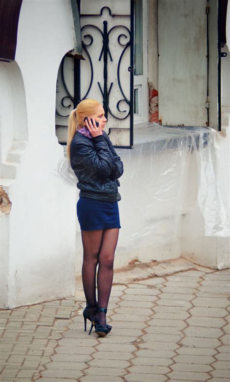 ФотоМафия • Девушка на улице в мини • Клуб фотоохотников на девушек