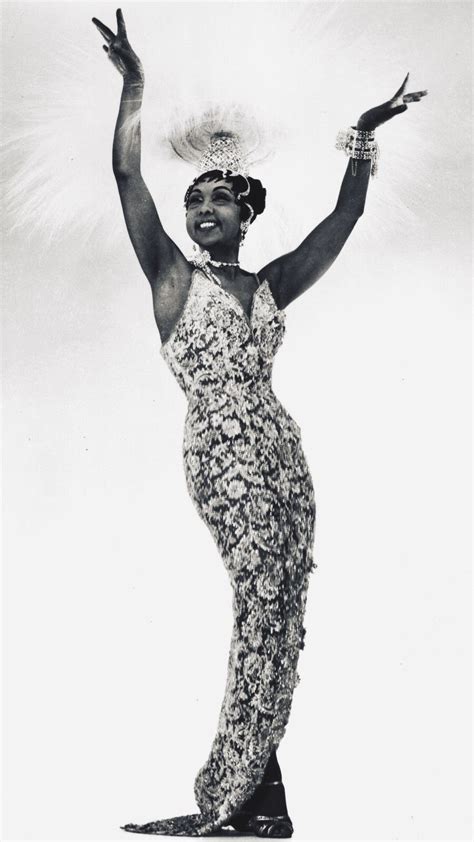 Josephine Baker Biography And Burlesque Dancing Josephine Baker Vintage Black Glamour Women