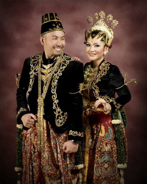 Pin By Nur Fadzlina On Wedding Gown Bride Style Nikah Adat Jawa