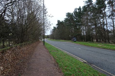Towards Bee Croft Bus Stop DS Pugh Cc By Sa 2 0 Geograph Britain