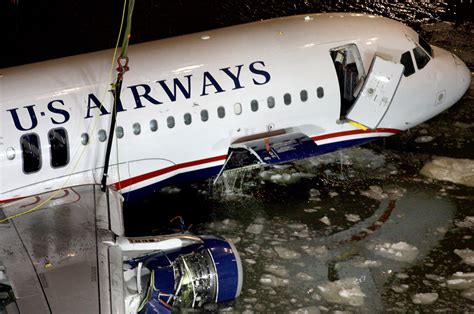 This is the faa atc recordings in the subject of us air flight 1549 that made an emergency water landing in the hudson river. L'incredibile ammaraggio sull'Hudson - Il Post