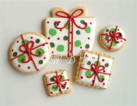 Pictures, tutorials, tips, and resources for royal icing cookies, ideas, and themed cookies. Lizy B: Decorating for Christmas!