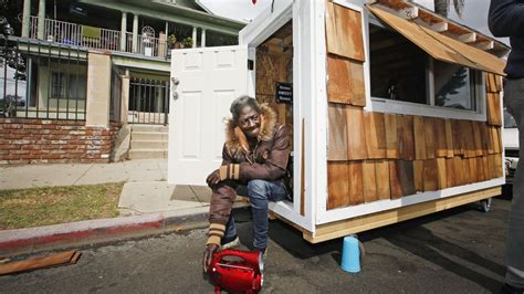 La Officials Bring The Hammer Down On Tiny Houses For Homeless Homeless Housing Modern Tiny