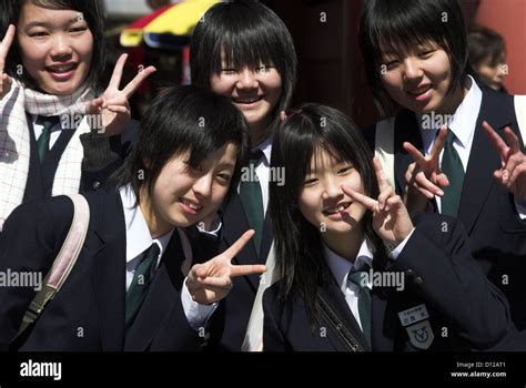 Schoolgirls Japanese Uniform Banque De Photographies Et Dimages à Haute Résolution Alamy