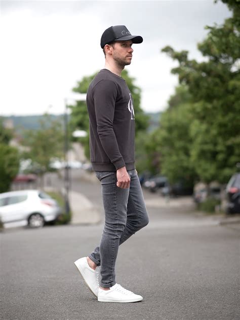 Be it men or women, they wear cargo pants for various events, or for casual outings. Calvin Klein Sweatshirt And J Brand Grey Skinny Jeans ...