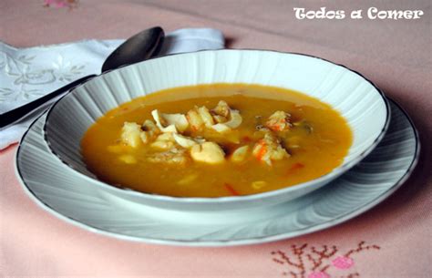 Retira del fuego y sirve caliente. Receta. Sopa de pescado y marisco