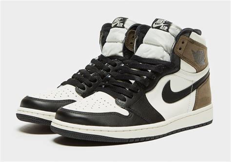 Continuing on this trend, the brand looks to release two mocha themed sneakers. Air Jordan 1 High OG "Dark Mocha" Fecha de Lanzamiento ...