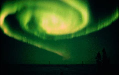 Scientific Visualization Of The Dynamics Of Auroral Phenomena