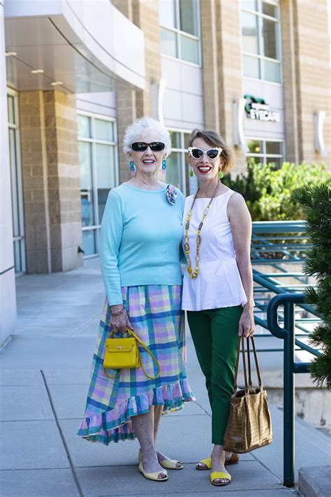 Our Casual Class Reunion Outfits For Women Over 50 In The Summer