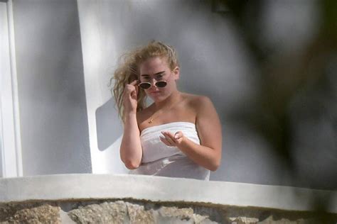 English Star Ellie Hemmings Nude Tits In Mykonos Scandal