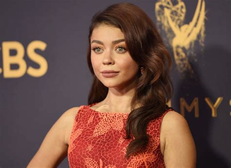 sarah hyland s peek a boo midriff cutout is the perfect dress detail for the 2017 emmys