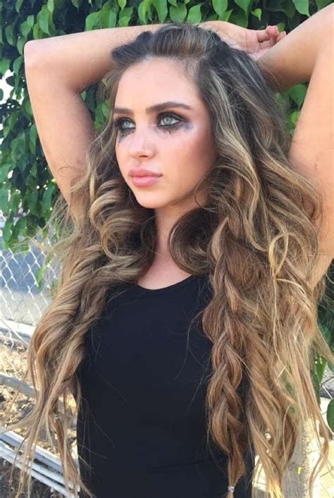 ᐅ ᐅ Ryan Newman Behind The Scenes Of Her Covered Topless Photo Shoot