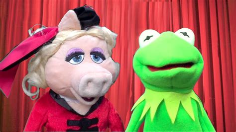 Kermit The Frog Miss Piggy Viral Clip Of The Day The Muppets Sesame