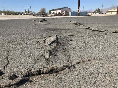 California Earthquake Earthquake Damage On California Hwy 178 News Coverage Of Earthquakes