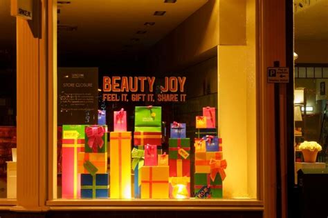 How To Grab Attention With Window Display Props Promotional Props And