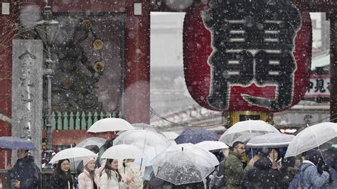 Inclement Weather In Tokyo Major Snowfall Disrupts Flights And Train Services The Ubj