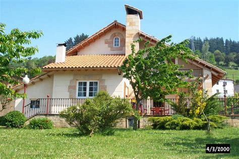 Antigua casa de labranza rehabilitada como casa de turismo rural. Casa Rural Alquitara, Casa rural en Ojedo Potes Cantabria ...