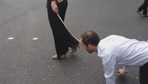 Wtf Woman Walks Man On All Fours Down Busy London Street On A Leash Videopics