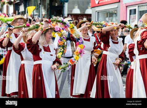 Broadstairs Folk Week Festival Main Parade Rising Larks Women Dancers Dancing With Large