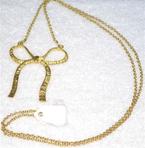 058 Gold Tone Necklace With Large Bow Pendant N5200 Bow Pendants