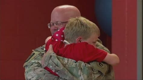 Video Soldier Dad Returns Home From Afghanistan To Surprise Son Daughter At Connecticut Camp