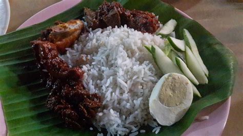 Nasi lemak adalah jenis makanan khas suku melayu yang lazim ditemukan di malaysia di mana hidangan ini dianggap sebagai salah satu hidangan nasionalnya, dan indonesia (khususnya di riau dan kepulauan riau). BEAUTIFUL LIFE: Nasi Lemak Ujang @ Medan Selera Greenwood