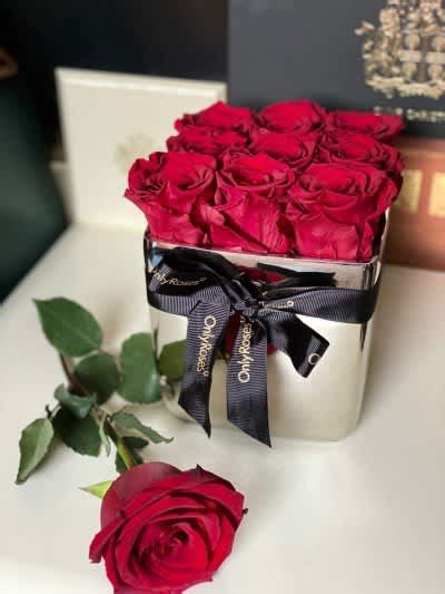 Classic Rose Silver Cube Beverly Hills Onlyroses