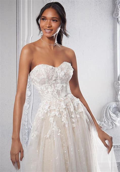 10 Spring 2022 Wedding Dress Trends From Bridal Fashion Week