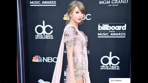 Taylor Swift Suffers Wardrobe Malfunction At The Billboard Music Awards