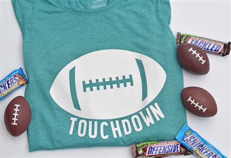 Make yours custom images of your team's shirts with your name and number, you can use them as a profile picture, mobile wallpaper, stories or print them. DIY Touchdown Football Shirt